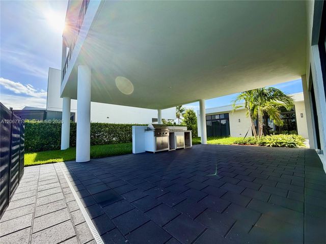 16752 S Botaniko Drive S, Weston, FL 33326