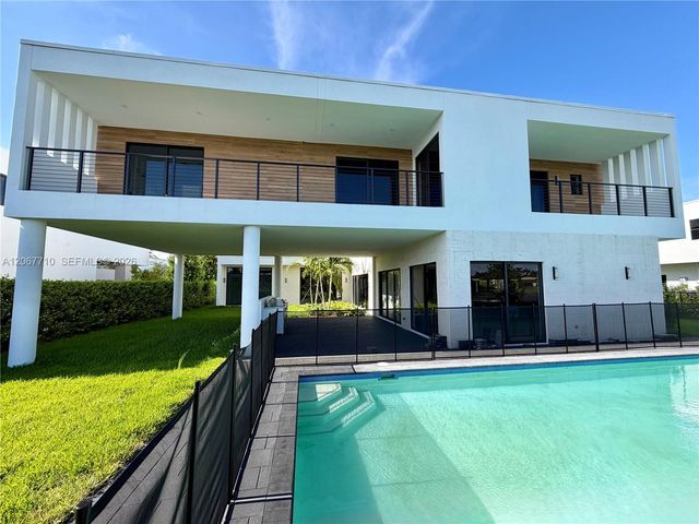 16752 S Botaniko Drive S, Weston, FL 33326