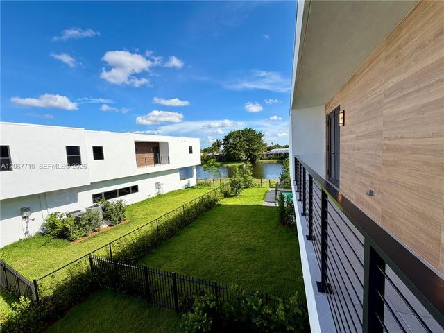 16752 S Botaniko Drive S, Weston, FL 33326