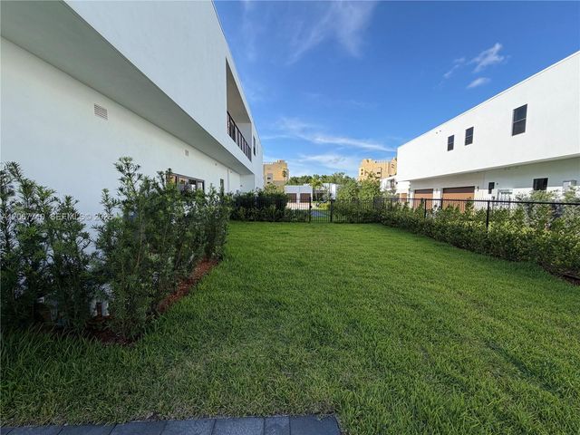 16752 S Botaniko Drive S, Weston, FL 33326