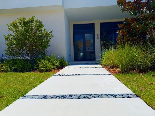 16752 S Botaniko Drive S, Weston, FL 33326