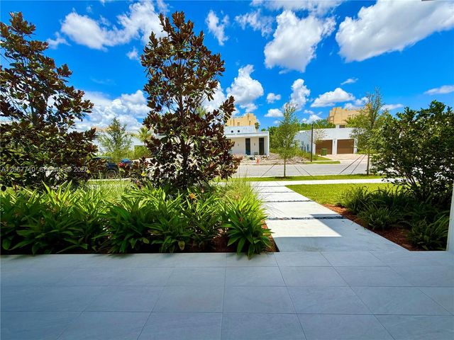 16752 S Botaniko Drive S, Weston, FL 33326
