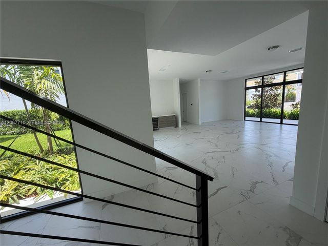 16752 S Botaniko Drive S, Weston, FL 33326