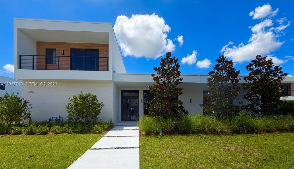 16752 S Botaniko Drive S, Weston, FL 33326