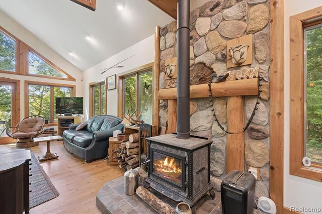 267 W Barnes Lake Road, Columbiaville, MI 48421