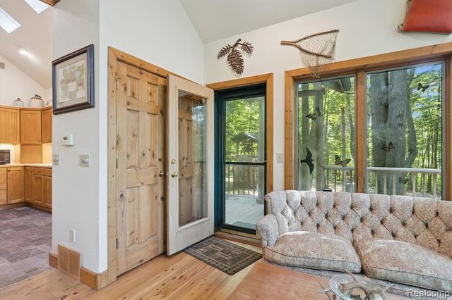 267 W Barnes Lake Road, Columbiaville, MI 48421