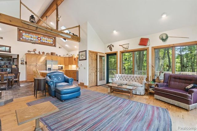 267 W Barnes Lake Road, Columbiaville, MI 48421