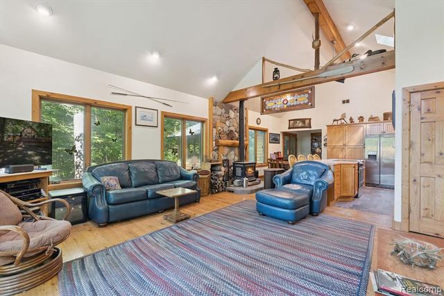 267 W Barnes Lake Road, Columbiaville, MI 48421