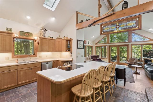 267 W Barnes Lake Road, Columbiaville, MI 48421