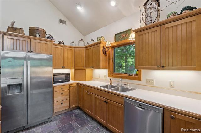 267 W Barnes Lake Road, Columbiaville, MI 48421