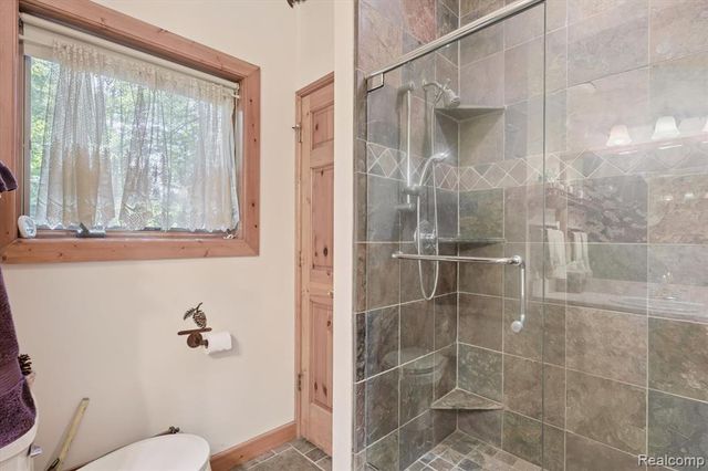 267 W Barnes Lake Road, Columbiaville, MI 48421