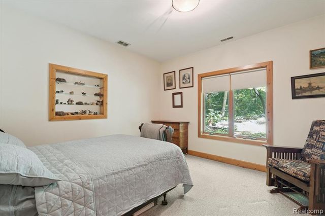 267 W Barnes Lake Road, Columbiaville, MI 48421