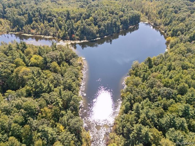 267 W Barnes Lake Road, Columbiaville, MI 48421