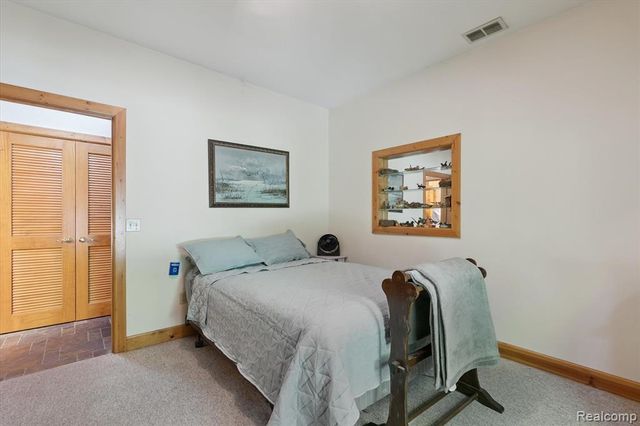 267 W Barnes Lake Road, Columbiaville, MI 48421