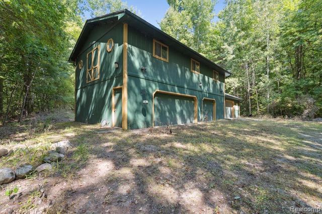 267 W Barnes Lake Road, Columbiaville, MI 48421