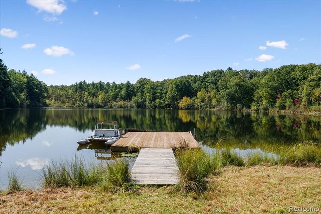 267 W Barnes Lake Road, Columbiaville, MI 48421