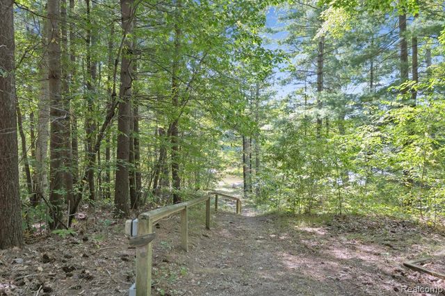 267 W Barnes Lake Road, Columbiaville, MI 48421