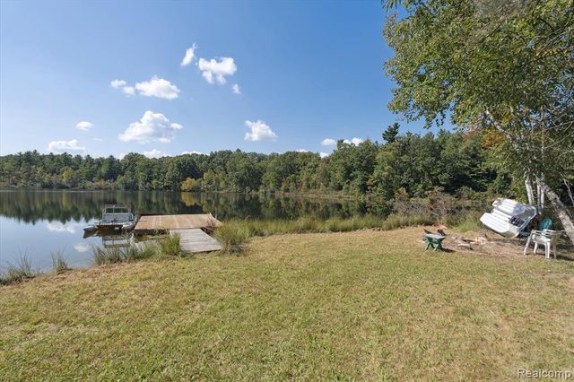 267 W Barnes Lake Road, Columbiaville, MI 48421