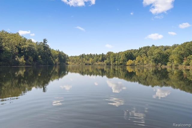 267 W Barnes Lake Road, Columbiaville, MI 48421