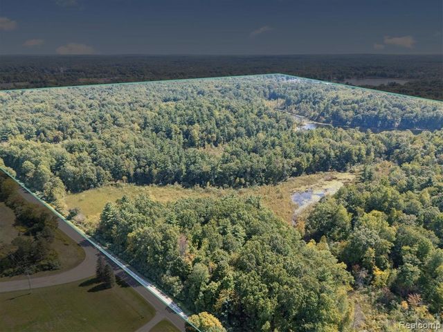 267 W Barnes Lake Road, Columbiaville, MI 48421