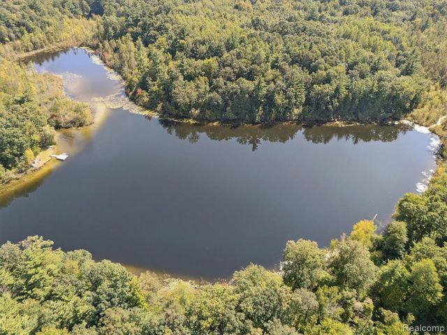 267 W Barnes Lake Road, Columbiaville, MI 48421