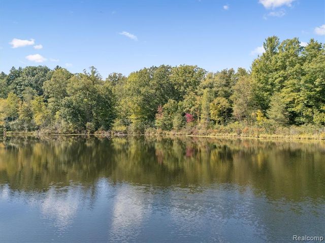 267 W Barnes Lake Road, Columbiaville, MI 48421