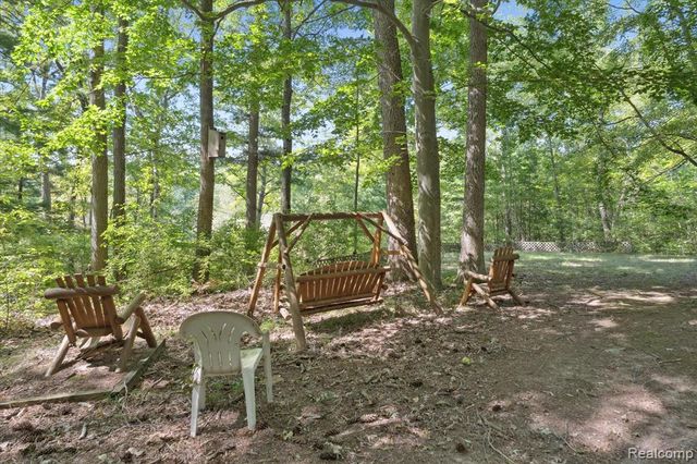 267 W Barnes Lake Road, Columbiaville, MI 48421