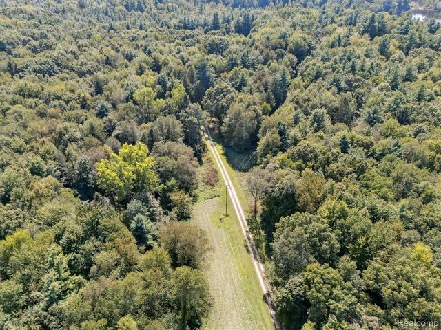 267 W Barnes Lake Road, Columbiaville, MI 48421