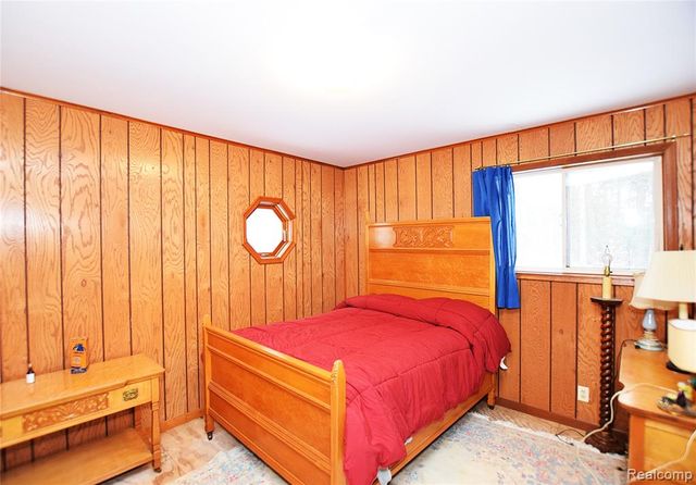 267 W Barnes Lake Road, Columbiaville, MI 48421