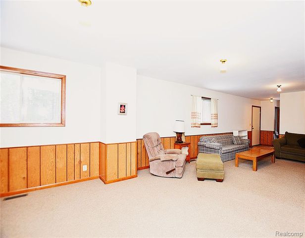 267 W Barnes Lake Road, Columbiaville, MI 48421