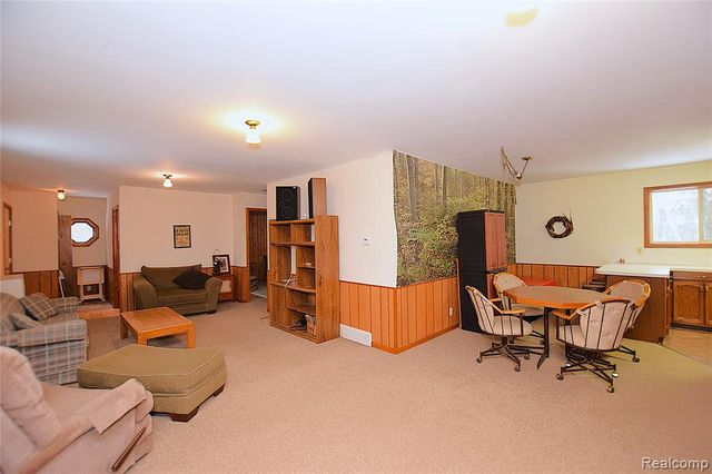 267 W Barnes Lake Road, Columbiaville, MI 48421