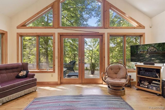 267 W Barnes Lake Road, Columbiaville, MI 48421