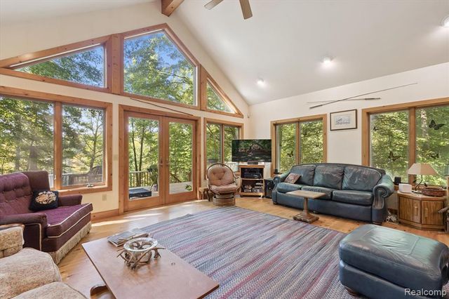 267 W Barnes Lake Road, Columbiaville, MI 48421