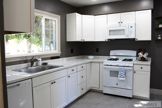 329 S Birch Avenue, Blackfoot, ID 83221