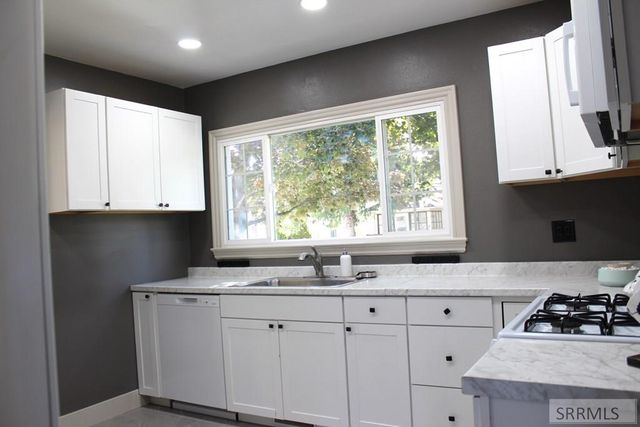 329 S Birch Avenue, Blackfoot, ID 83221