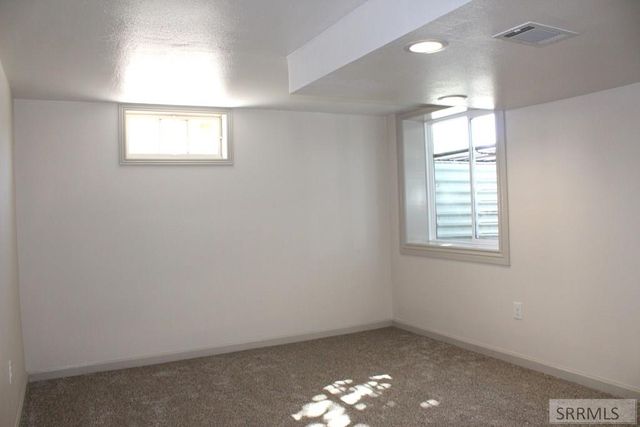 329 S Birch Avenue, Blackfoot, ID 83221