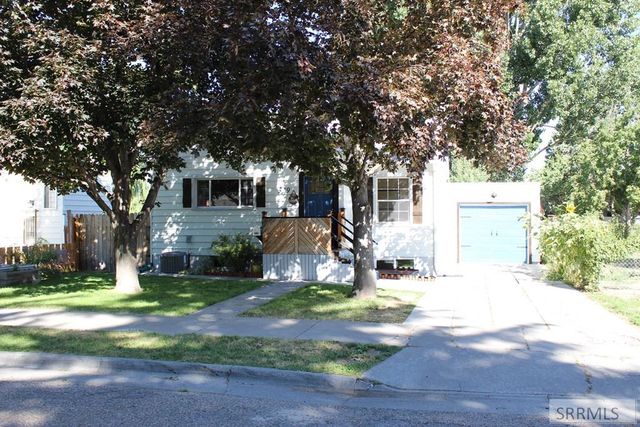 329 S Birch Avenue, Blackfoot, ID 83221