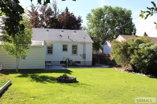 329 S Birch Avenue, Blackfoot, ID 83221
