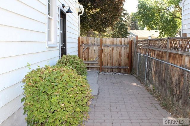 329 S Birch Avenue, Blackfoot, ID 83221