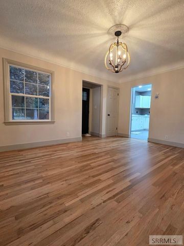 329 S Birch Avenue, Blackfoot, ID 83221