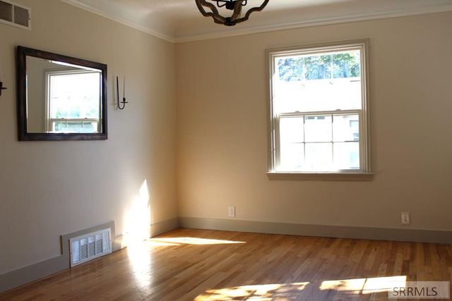 329 S Birch Avenue, Blackfoot, ID 83221