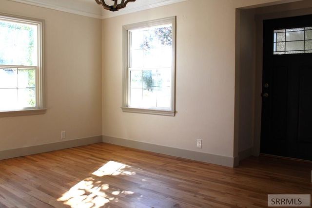 329 S Birch Avenue, Blackfoot, ID 83221