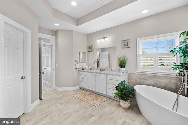 38527 DITCHLING PL, Hamilton, VA 20158