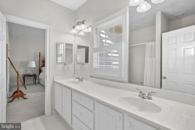 38527 DITCHLING PL, Hamilton, VA 20158