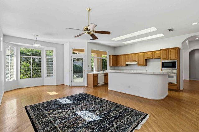 209 Strongbox Ct, Roseville, CA 95747