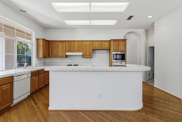 209 Strongbox Ct, Roseville, CA 95747