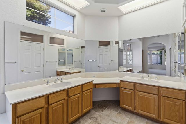 209 Strongbox Ct, Roseville, CA 95747