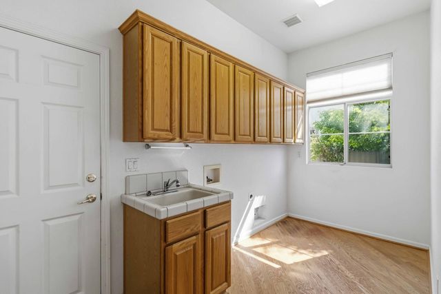 209 Strongbox Ct, Roseville, CA 95747