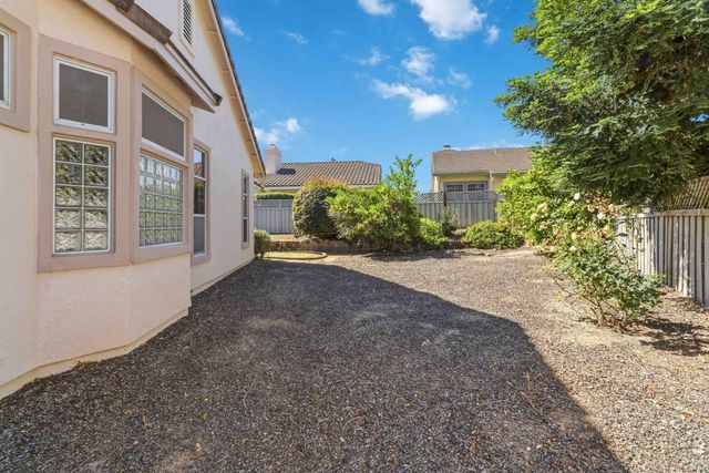 209 Strongbox Ct, Roseville, CA 95747