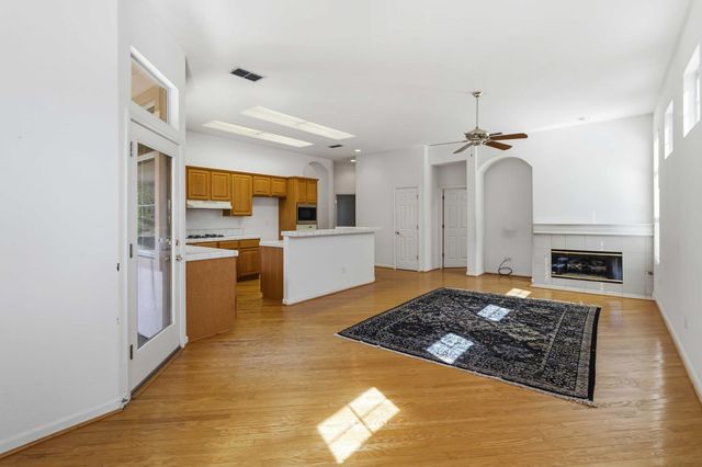 209 Strongbox Ct, Roseville, CA 95747